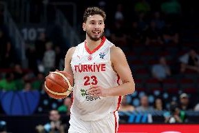 斯通：申京打出了统治力&amp;身形保持不错&amp;很享受比赛 我们欣喜若狂