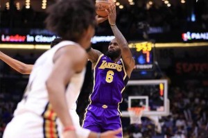 华体会体育官网app-再遇里程悲！詹姆斯空砍39分湖人附加赛席位不保