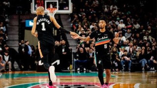 华体会官网-申京准三双完爆文班亚马，杜兰特18+4+7探花郎暴走，火箭复仇马刺|凯文·杜兰特|圣安东尼奥马刺队|俄克拉荷马雷霆队|明尼苏达森林狼队|阿尔佩伦-申京_新浪体育_新浪新闻