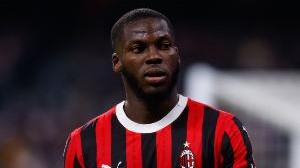 华体会官网-跟队：穆萨第24分钟被换下时遭球迷狂嘘，随后径直走回更衣室