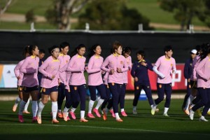 女足训练以恢复为主 替补球员展开分队对抗